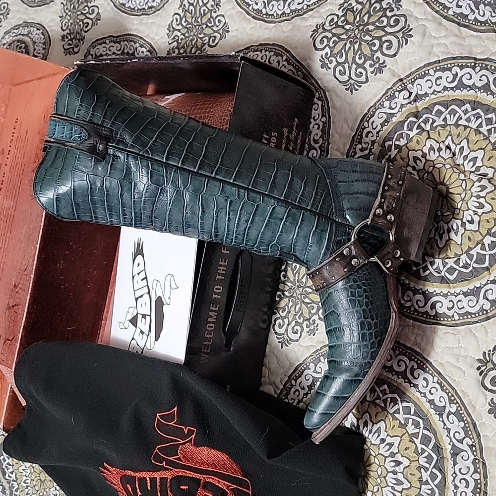 Freebird Lusitano Western boots - Stunning turquoise croco pattern. (8)